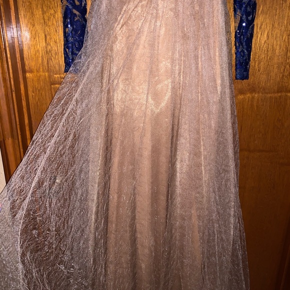 Dress - Picture 4 of 8
